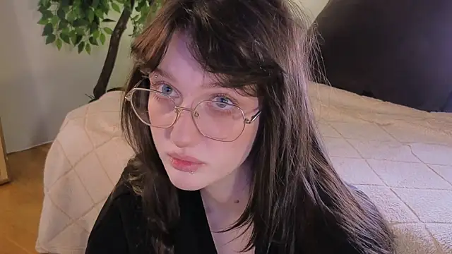 ELLIEJAY online show from November 12, 2025, 5:22 am