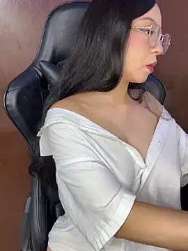 snow girl04 online show from September 30, 2025, 12:16 am