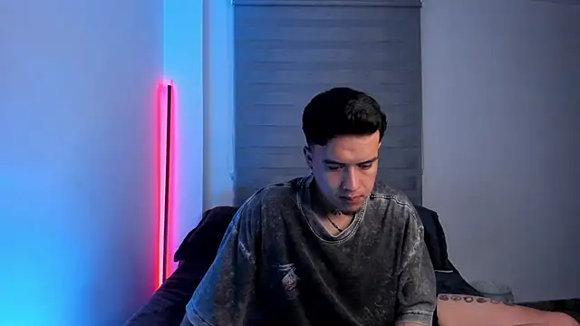 MrUniverse  online show from March 18, 2025, 11:42 pm