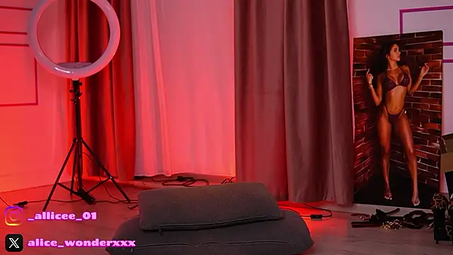 VanessaSimon online show from February 3, 2026, 6:51 am