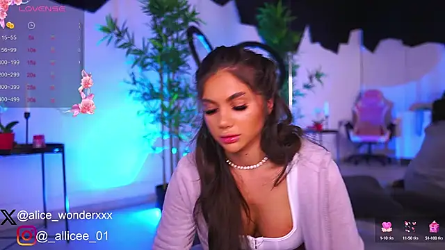 VanessaSimon online show from March 8, 2025, 7:05 am