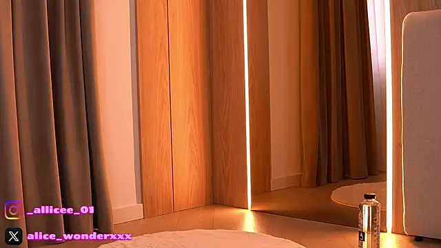 Snapshot of VanessaSimon chatting on March 15, 2026, 6:20 am VanessaSimon online show from March 15, 2026, 6:20 am