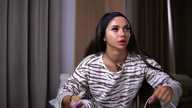 VanessaSimon online show from May 22, 2026, 6:11 am