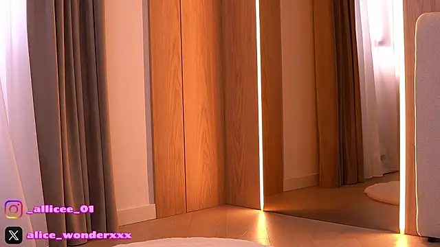 Snapshot of VanessaSimon chatting on March 14, 2026, 6:30 am VanessaSimon online show from March 14, 2026, 6:30 am