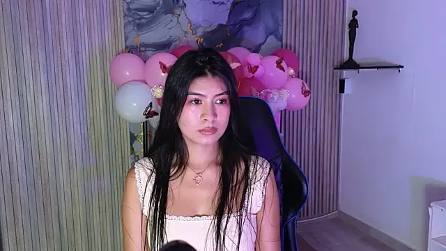 Snapshot of LissaWiild chatting on June 24, 2026, 8:17 pm LissaWiild online show from June 24, 2026, 8:17 pm