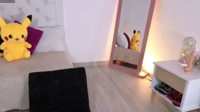 little kawaiigirl  online show from January 8, 2026, 1:00 am