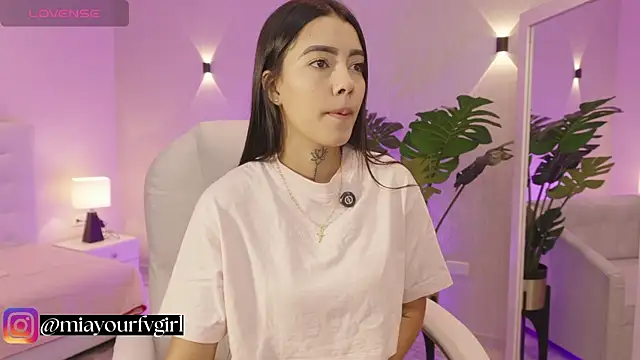 Snapshot of miagomezweb1 chatting on October 20, 2025, 12:27 pm miagomezweb1 online show from October 20, 2025, 12:27 pm