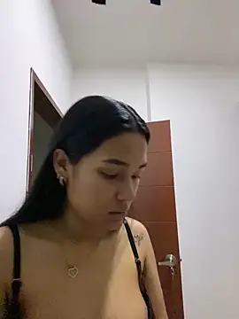 Snapshot of Alexsa_V chatting on March 18, 2025, 1:13 am Alexsa V online show from March 18, 2025, 1:13 am