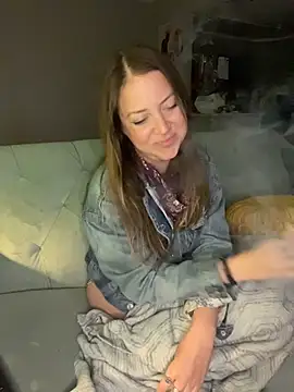 Snapshot of molly_witha_chance chatting on March 13, 2026, 12:21 pm molly witha chance online show from March 13, 2026, 12:21 pm