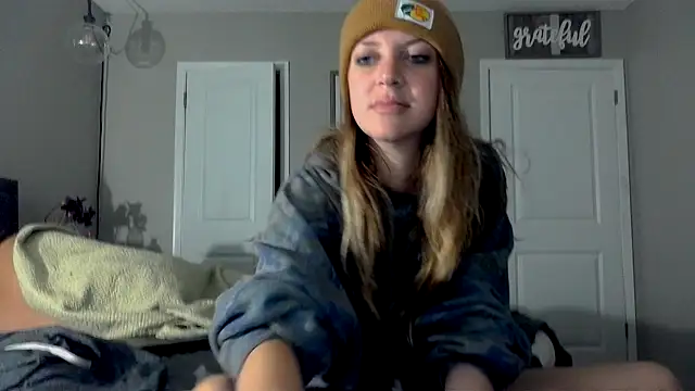 molly witha chance online show from October 12, 2025, 6:26 am