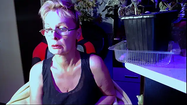 Snapshot of HelgaHimmell chatting on June 26, 2026, 6:58 pm HelgaHimmell online show from June 26, 2026, 6:58 pm