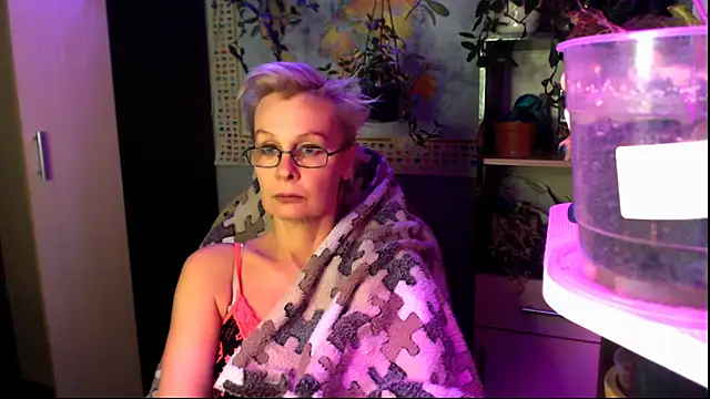 HelgaHimmell online show from May 6, 2026, 8:57 pm