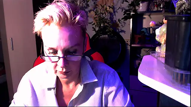 HelgaHimmell online show from June 11, 2026, 9:34 pm