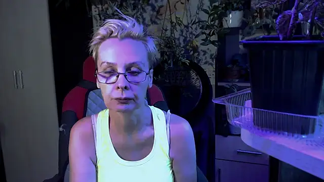 Snapshot of HelgaHimmell chatting on July 17, 2026, 4:15 pm HelgaHimmell online show from July 17, 2026, 4:15 pm