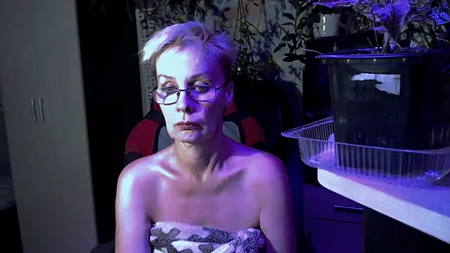 Snapshot of HelgaHimmell chatting on July 13, 2026, 8:52 pm HelgaHimmell online show from July 13, 2026, 8:52 pm