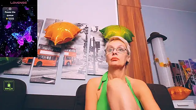 HelgaHimmell online show from November 11, 2025, 3:07 pm