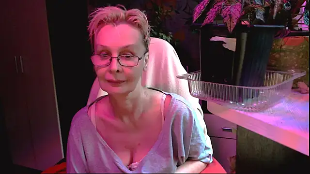 Snapshot of HelgaHimmell chatting on June 30, 2026, 5:24 pm HelgaHimmell online show from June 30, 2026, 5:24 pm