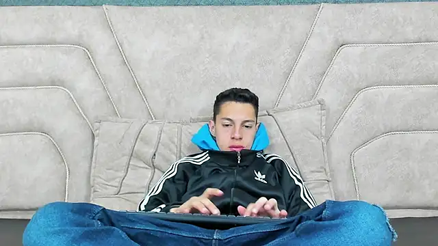 Snapshot of thiago19s chatting on December 21, 2024, 7:16 pm thiago19s online show from December 21, 2024, 7:16 pm