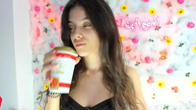Snapshot of BabyAylin chatting on February 5, 2025, 5:09 am BabyAylin online show from February 5, 2025, 5:09 am