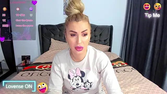 GlossyDiamondX online show from February 24, 2026, 5:08 am