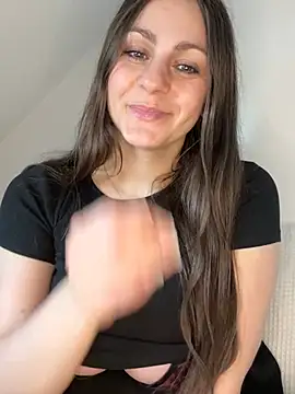 Snapshot of Loella-Rose chatting on April 22, 2026, 7:59 am Loella-Rose online show from April 22, 2026, 7:59 am