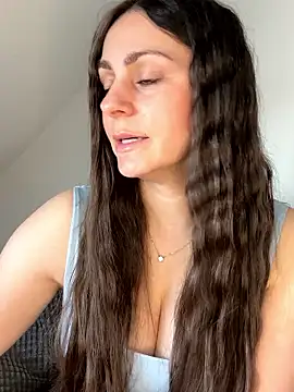 Snapshot of Loella-Rose chatting on April 28, 2026, 7:02 am Loella-Rose online show from April 28, 2026, 7:02 am