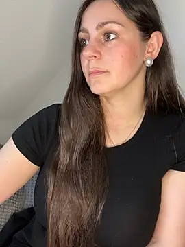 Snapshot of Loella-Rose chatting on April 18, 2026, 5:15 pm Loella-Rose online show from April 18, 2026, 5:15 pm