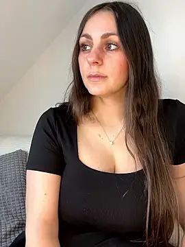 Snapshot of Loella-Rose chatting on April 24, 2026, 8:27 am Loella-Rose online show from April 24, 2026, 8:27 am
