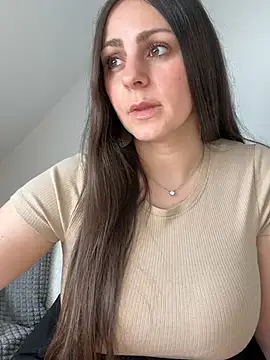 Snapshot of Loella-Rose chatting on April 20, 2026, 11:57 am Loella-Rose online show from April 20, 2026, 11:57 am