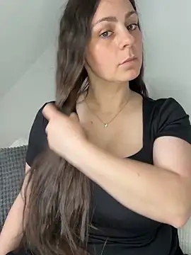 Snapshot of Loella-Rose chatting on April 29, 2026, 9:02 am Loella-Rose online show from April 29, 2026, 9:02 am