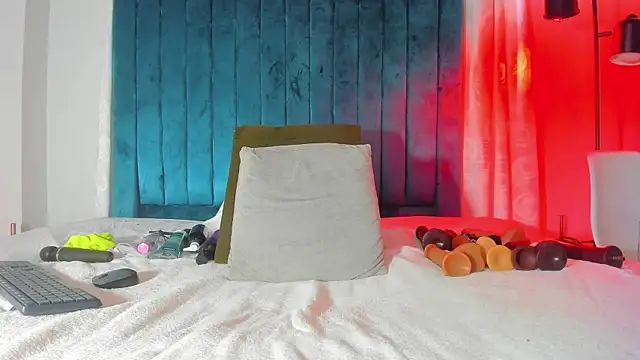 blondehorny69 online show from November 24, 2025, 7:25 pm