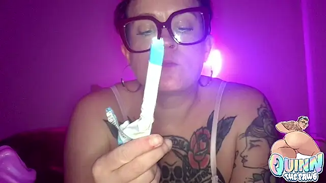 Snapshot of quinnmariexo chatting on November 25, 2025, 4:57 am quinnmariexo online show from November 25, 2025, 4:57 am