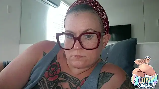 Snapshot of quinnmariexo chatting on December 4, 2025, 8:19 pm quinnmariexo online show from December 4, 2025, 8:19 pm