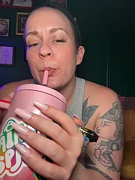 quinnmariexo online show from July 13, 2026, 4:23 am