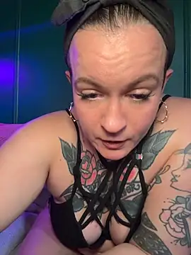 Snapshot of quinnmariexo chatting on June 21, 2026, 10:04 pm quinnmariexo online show from June 21, 2026, 10:04 pm