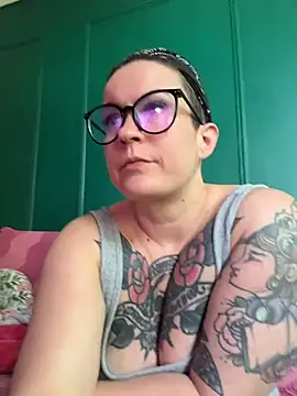 quinnmariexo online show from May 4, 2026, 6:00 pm