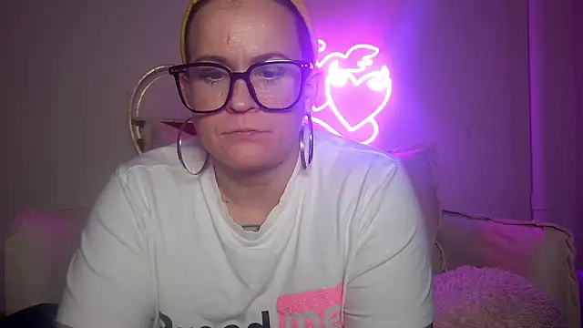 quinnmariexo online show from January 12, 2026, 7:04 am