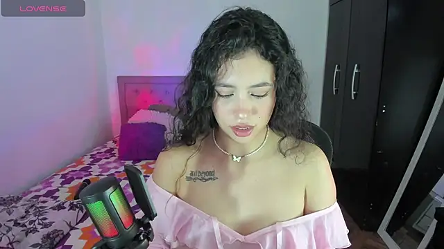 Snapshot of youpinkgirl_ chatting on November 5, 2025, 9:40 pm youpinkgirl online show from November 5, 2025, 9:40 pm