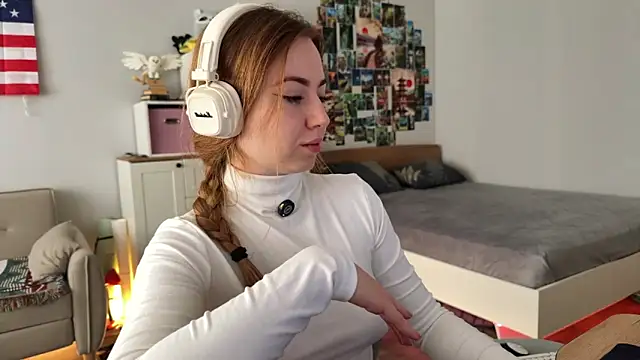 Snapshot of LinaWitch chatting on March 23, 2026, 8:36 am LinaWitch online show from March 23, 2026, 8:36 am