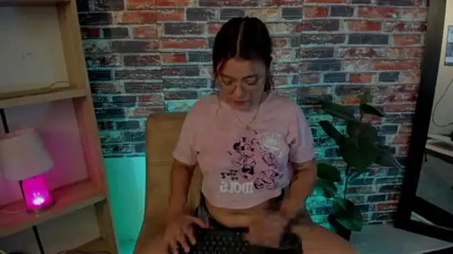 maddy066 online show from December 15, 2025, 2:50 am