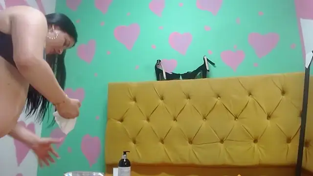 agathacorlincm101 online show from February 4, 2025, 2:39 am