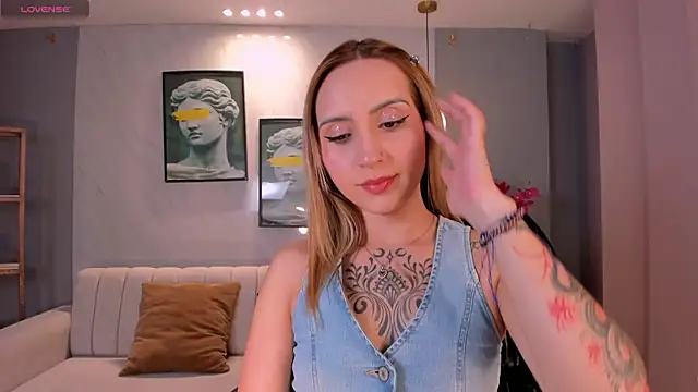 Snapshot of MollySundersX chatting on July 9, 2026, 7:57 pm MollySundersX online show from July 9, 2026, 7:57 pm