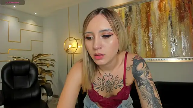 Snapshot of MollySundersX chatting on June 11, 2026, 8:39 pm MollySundersX online show from June 11, 2026, 8:39 pm