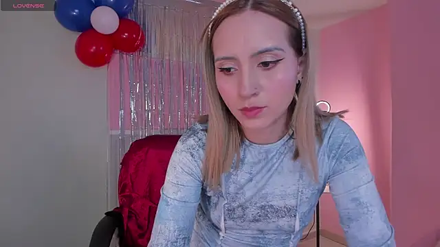 Snapshot of MollySundersX chatting on July 4, 2026, 8:46 pm MollySundersX online show from July 4, 2026, 8:46 pm