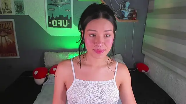 MiaaRose online show from October 17, 2025, 4:42 pm