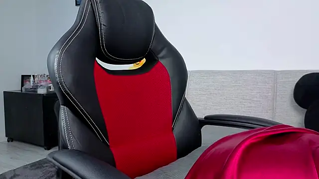 Snapshot of KatherineRyder chatting on February 8, 2026, 9:29 am KatherineRyder online show from February 8, 2026, 9:29 am