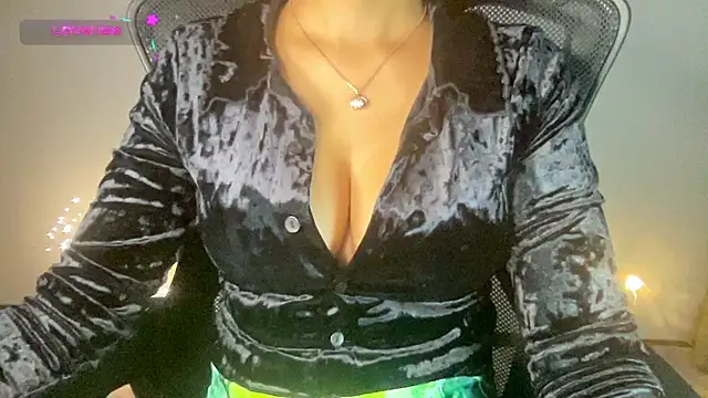 Snapshot of Tashaa chatting on February 27, 2025, 5:26 pm Tashaa online show from February 27, 2025, 5:26 pm