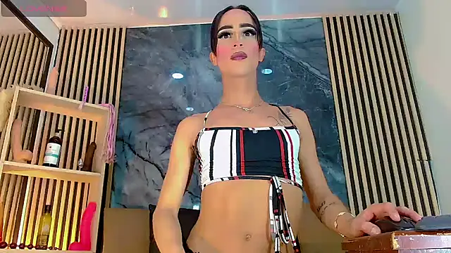 PriscilaRainbow online show from November 17, 2025, 8:35 pm