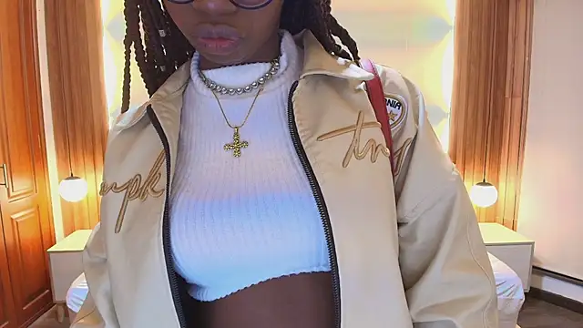 Snapshot of Raquel_jones chatting on March 6, 2026, 12:11 pm Raquel jones online show from March 6, 2026, 12:11 pm