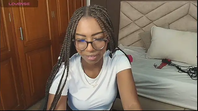 Raquel jones online show from October 8, 2025, 11:45 am